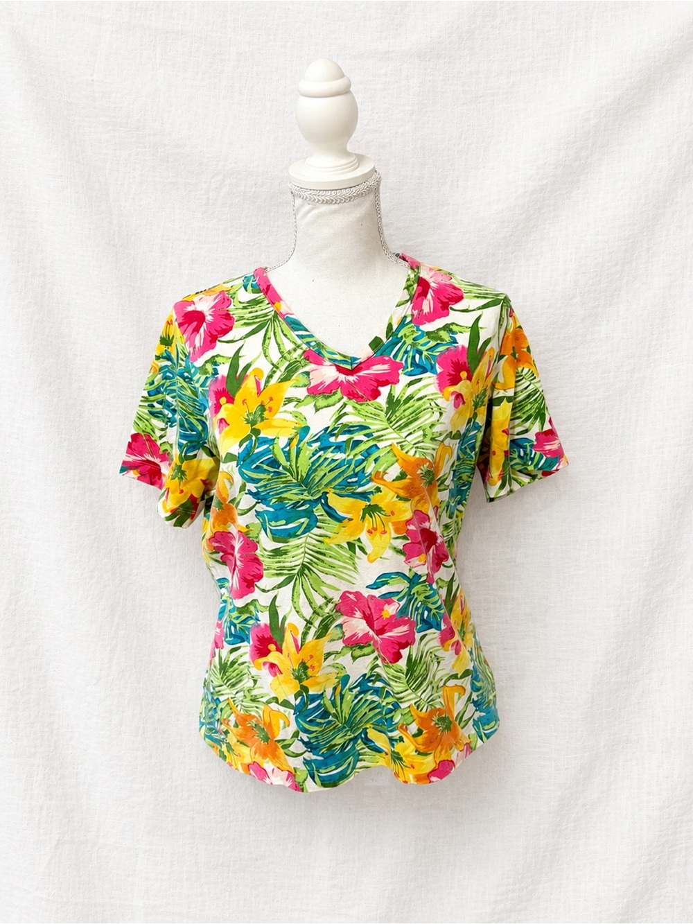 Tropical Floral V-Neck Women's Top in Multicolor